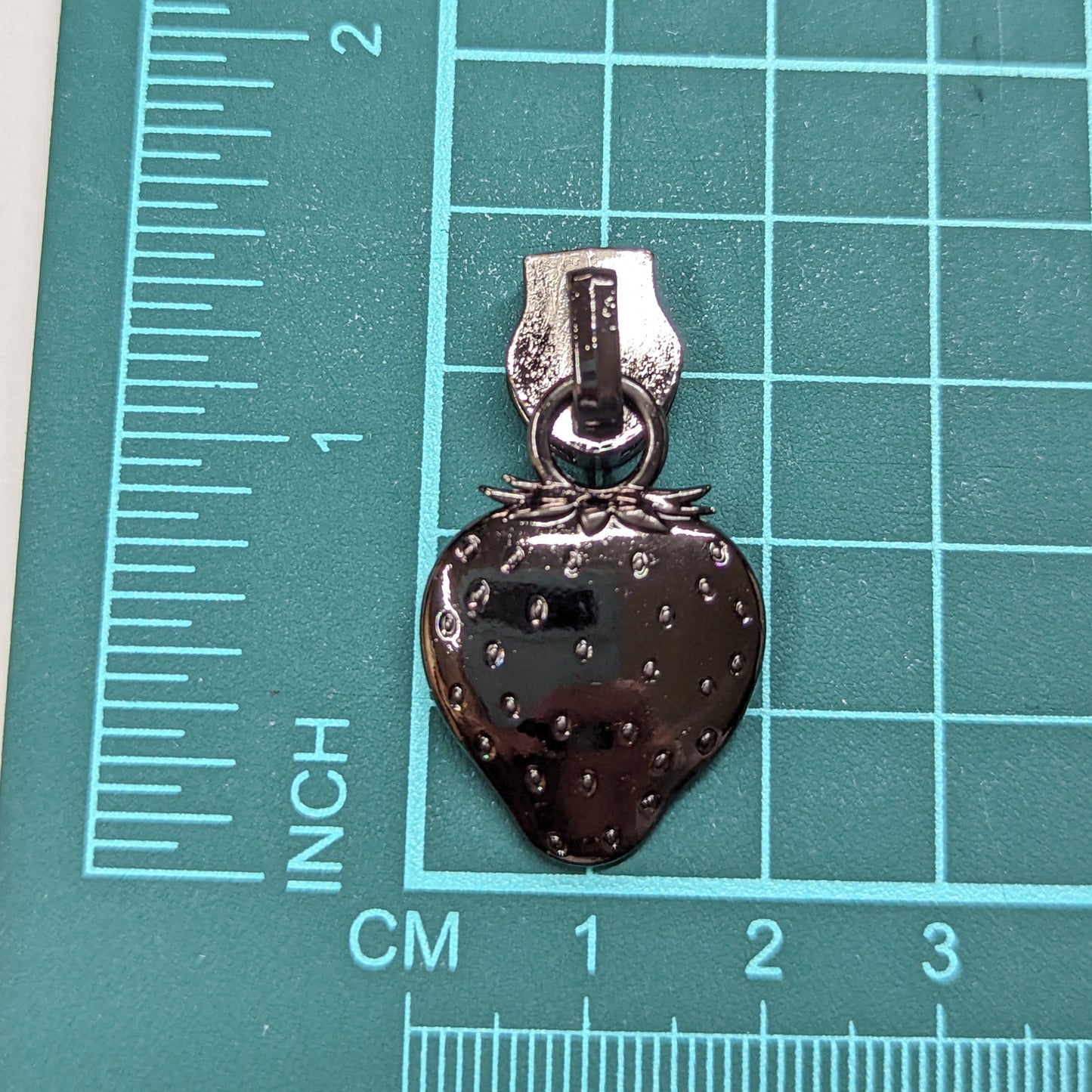 Strawberry Zipper Pulls - Retiring Finishes